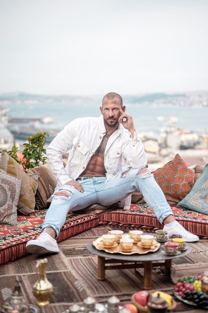 Türkisches Frühstücksdate mit Callboy Alex