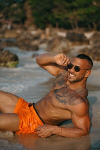 Callboy alex escort buchen Strand