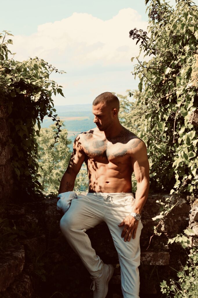 Luxuriöse Callboy Escort Begleitung