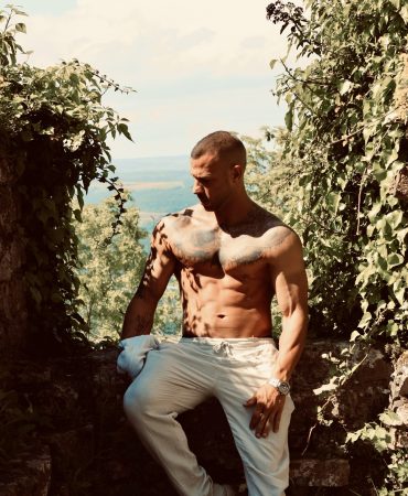 Luxuriöse Callboy Escort Begleitung